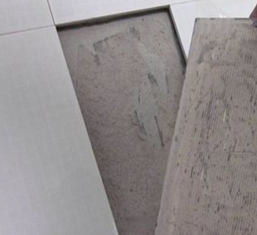 西秀瓷砖空鼓维修公司分享瓷砖铺贴时如果打浆（即涂抹在瓷砖背面和基层上的砂浆或瓷砖胶）过少，会带来以下问题